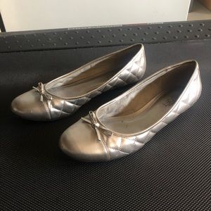 Ann Taylor LOFT ✨ Women’s Metallic Flats Size 8